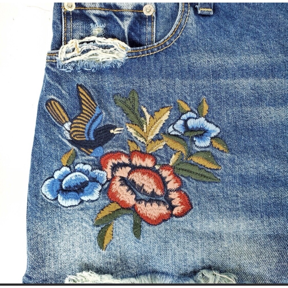 Abercrombie & Fitch High-Waist, Embroidered Shorts - Picture 3 of 11